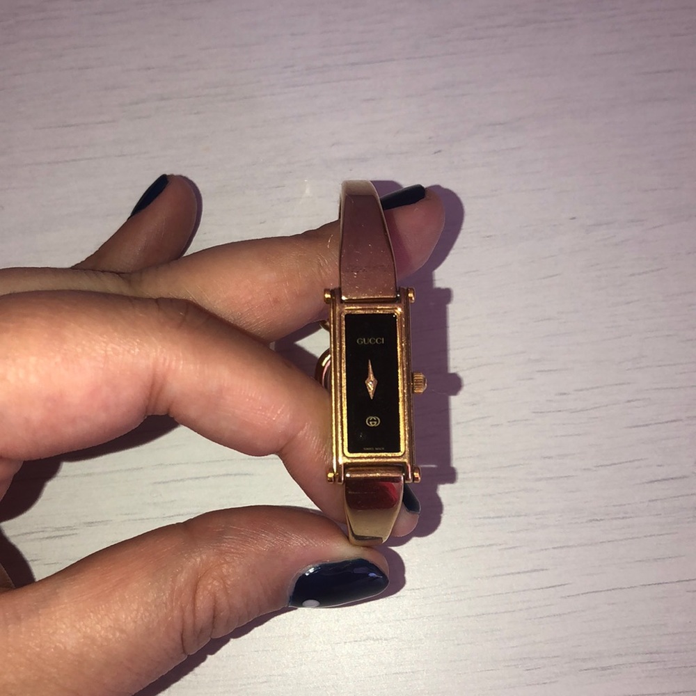 Authentic Gucci 1500L vintage watch